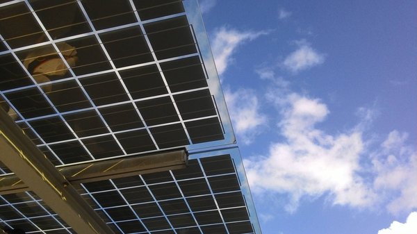 Comment vérifier la fiabilité et la réputation d'un installateur de panneaux photovoltaïques ?